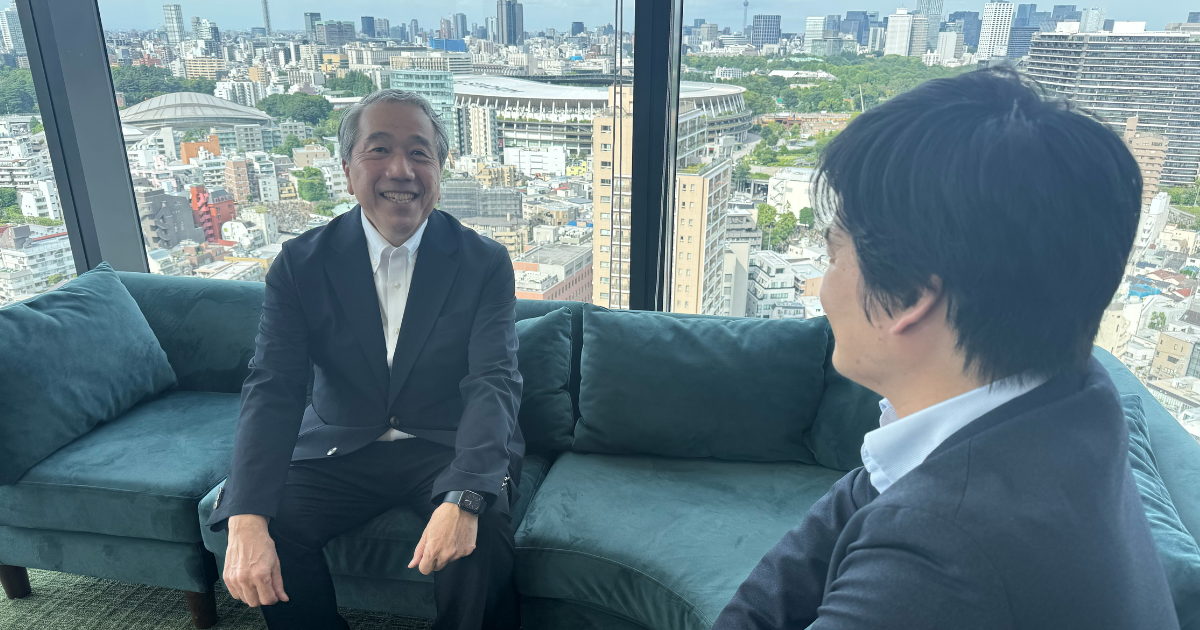 杉江潤顧問が規制対応と経営変革について語る様子